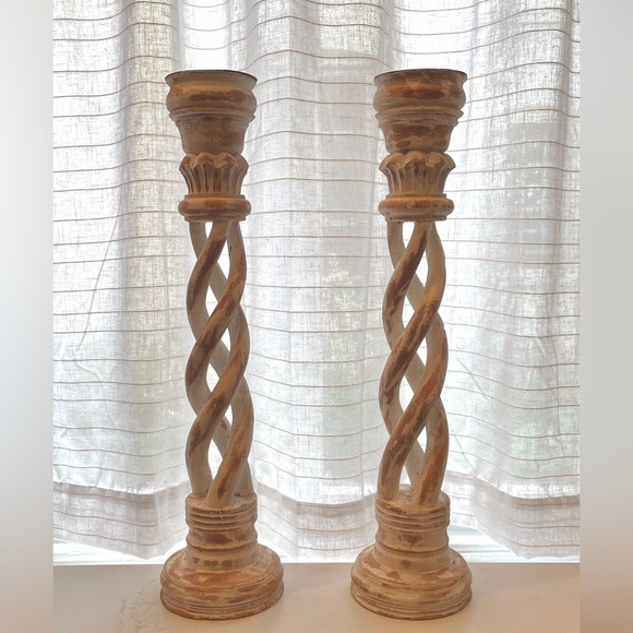 Pair of carved wooden candlesticks - Picture 3 of 7